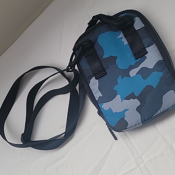 Lululemon easy access cross or belt bag. - Picture 2 of 4